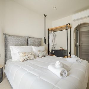 Camera economica con letto king size